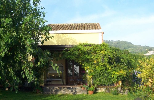 Mascali House | 80 m² House ∙ 3 bedrooms ∙ 6 guests
