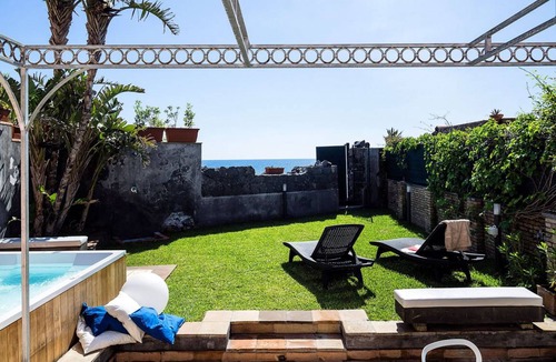 Santa Tecla Villa | 90 m² Villa ∙ 2 bedrooms ∙ 4 guests