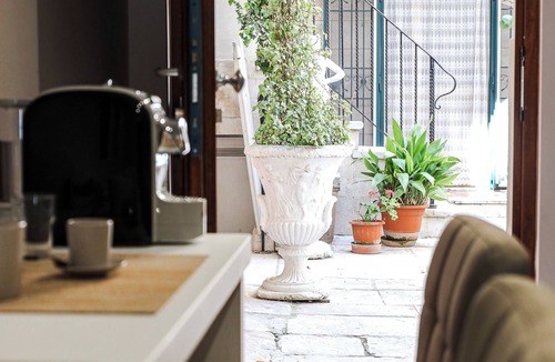Triggiano House | A few kilometers from the center of Bari characteristic period house. Separate entrance