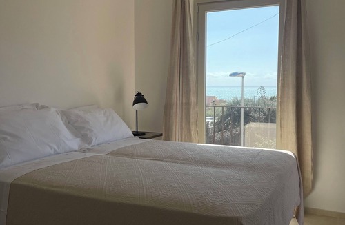 Cava dʼAliga Villa | A house on the bay of Cava d'Aliga, for a break between the sea and the hinterland.