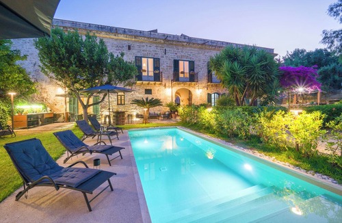 Calatafimi Villa | A prestigious historic estate with a pool, in Segesta, near the beach in Alcamo