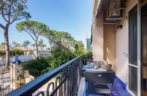 Sant'Agnello Apartment | A sense of calm defines the experience from the very first step inside. La Perla Rara is located in a well-kept residential building along Viale dei Pini, a quiet and elegant area just a short walk from the center of Sant’Agnello. The interiors are bri