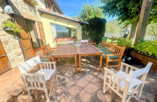 Spoleto House | Activities for the sporty Or be a lounge lizard Everything here Sleeps 10