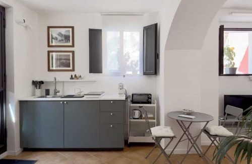 Old Town Apartment | Addi Aus Mono Apartment within walking distance of the Cathedral