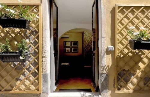 Old Town Apartment | Addi Aus Mono Apartment within walking distance of the Cathedral