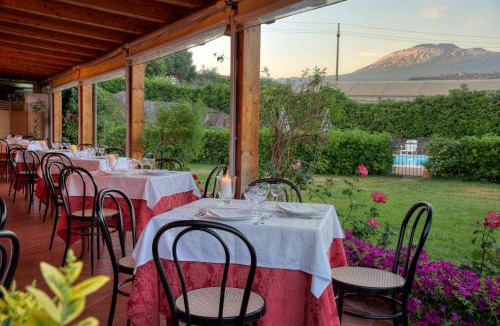 Santa Maria di Licodia House | Agriturismo Biologico Corte Aragonese