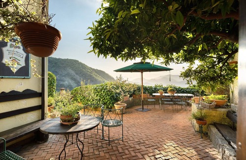 Fisciano Apartment | Agriturismo 'Quadruple Room With View of Vesuvius' with Mountain View, Shared Pool and Wi-Fi