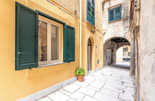 Monreale Apartment | Ai Vicoli Ciambra's Alley - Suite Guglielmo by Wonderful Italy