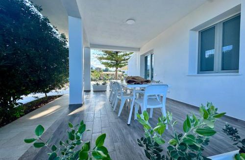 Campofelice di Roccella House | Al Grande Pino - Private pool, Jacuzzi and amazing Sunset