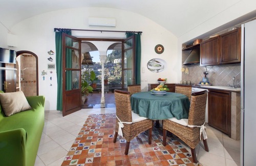 Liparlati Apartment | Alcova Apartment – Terrace with a View of Positano