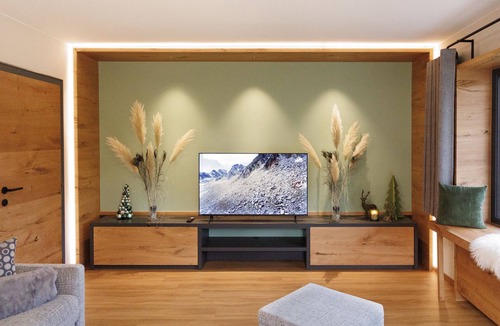 Reutte Apartment | Alpenchalet am Lech - modern, alpine, right by the river, 5 min to the ski lift