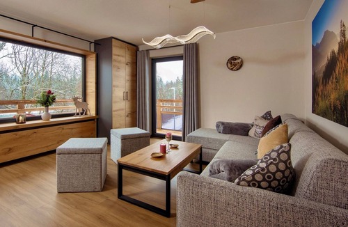 Lechaschau Apartment | Alpine chalet on Lech in the mountains - family apartment, 5 min to the mountain lift