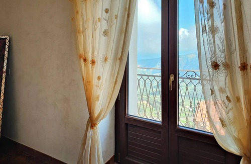 Tusa Apartment | Amazing apartment in Tusa with WiFi