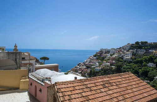 Liparlati Ski Chalet | AMORE RENTALS - Barbera House A with Sea View and Air Conditioning