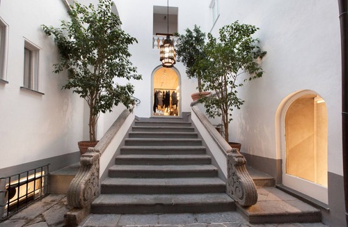 Sorrento City Centre Ski Chalet | AMORE RENTALS - Casa La Maisonette with Air Conditioning, Balcony and Internet WI-FI