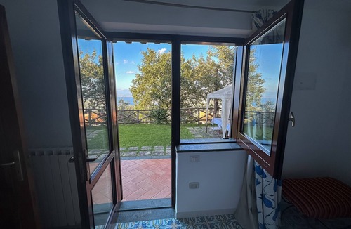Sorrento Villa | AMORE RENTALS - Villa Savoia with Sea View and Garden