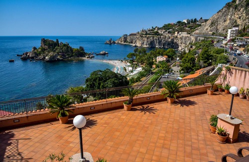 Mazzaro Apartment | Ampio e Panoramico Appartamento a due Passi dal Mare, Vista Unica su Isolabella
