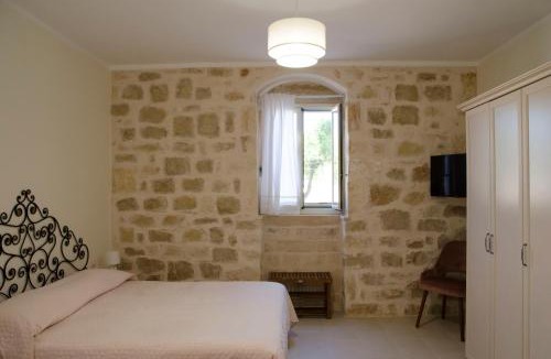 Rosolini Apartment | Antica Dimora Arancio Val Di Noto 10 minuti dal mare Free Parking
