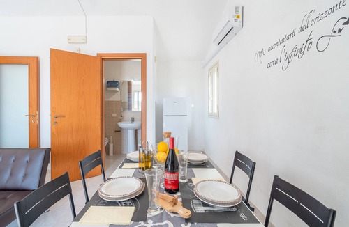 Santa Maria del Focallo Apartment | Apartment 'Casa Gardenia Fronte Mare' with Sea View, Wi-Fi and Air Conditioning