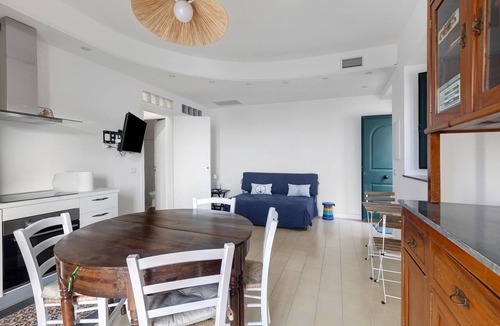 Capo d'Orlando Apartment | Apartment 'A Casa Di Betti' with Wi-Fi