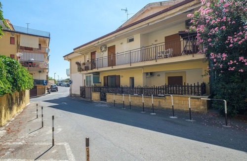 Chianchitta-Pallio Apartment | Apartment "A Due Passi dal Mare" with Mountain View, Balcony & Wi-Fi