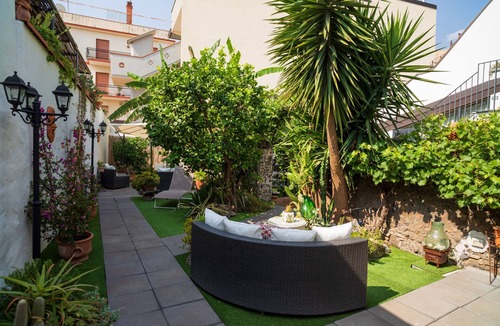 Fiumefreddo di Sicilia Apartment | Apartment 'A Ugghia- I Mori' with Shared Garden, Wi-Fi and Air Conditioning