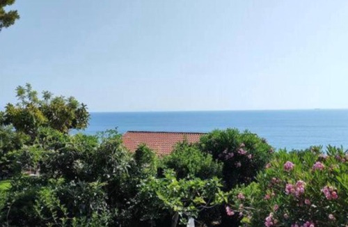 Santa Maria Apartment | Apartment 'Appartamento Incantevole In Villa' with Sea View, Wi-Fi and Air Conditioning
