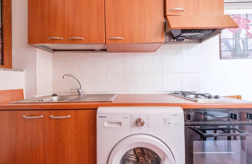 Mazzeo Apartment | Apartment 'Appartamento Daisy' with Sea View, Wi-Fi and Air Conditioning