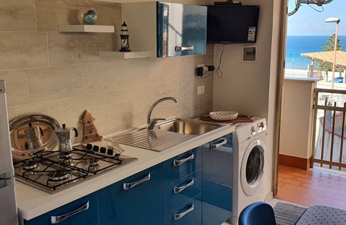Alcamo Marina Apartment | Apartment 'Balcone Sul Golfo' with Sea View, Wi-Fi and Air Conditioning