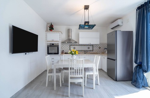 Santa Lucia Apartment | Apartment 'Borgo Giulia Siracusa' with Private Terrace, Wi-Fi and Air Conditioning