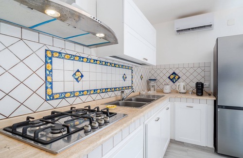 Santa Lucia Apartment | Apartment 'Borgo Giulia Siracusa' with Private Terrace, Wi-Fi and Air Conditioning