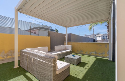Contrada Pantano d'Arci Apartment | Apartment 'Camera 01 Con Balcone - Terrazza' with Mountain View, Wi-Fi and Air Conditioning