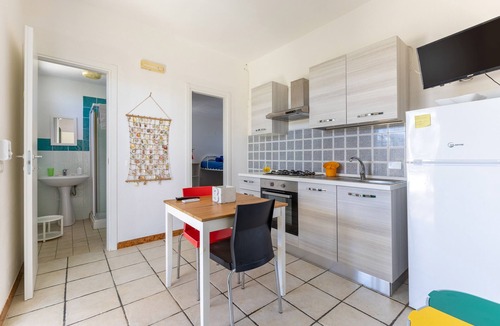 Punta Braccetto Apartment | Apartment 'Caretta' with Private Terrace, Wi-Fi and Air Conditioning
