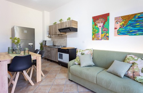Arini Apartment | Apartment 'Casa Altoliva' with Shared Garden and Wi-Fi