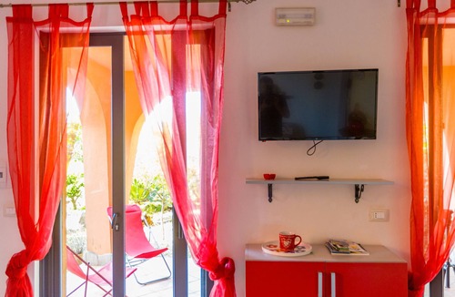 Santo Stefano Apartment | Apartment 'Casa Del Cedro' with Sea View, Private Terrace and Wi-Fi