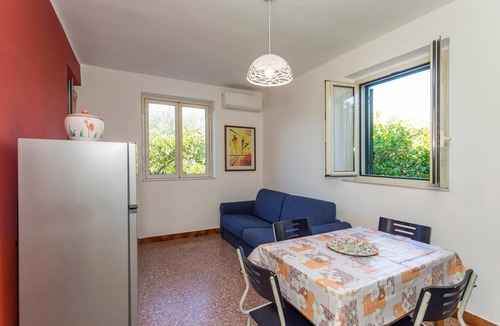 Scillichenti Apartment | Apartment 'Casa Dell'Eucalyptus - Girasole Blu' with Mountain View, Wi-Fi and Air Conditioning