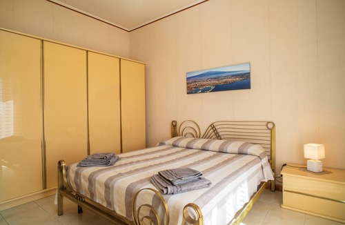 Riposto Apartment | Apartment 'Casa Delle Pomelie - Riposto' with Sea View, Wi-Fi and Air Conditioning