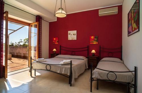 Riposto Apartment | Apartment 'Casa Delle Pomelie - Riposto' with Sea View, Wi-Fi and Air Conditioning