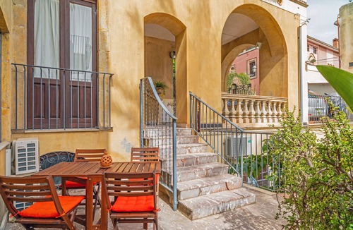 Taormina Apartment | Apartment 'Casa Florio' with Shared Terrace, Wi-Fi and Air Conditioning