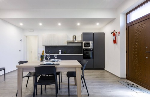 Gioiosa Marea Apartment | Apartment 'Casa Gioiosa' with Sea View, Wi-Fi and Air Conditioning
