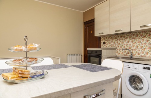 Pedara Apartment | Apartment 'Casa Vacanza Villa Romano' with Sea View, Wi-Fi and Air Conditioning