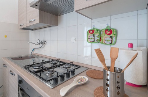 Santa Lucia Apartment | Apartment "Casa Jerone" with Balcony and Wi-Fi