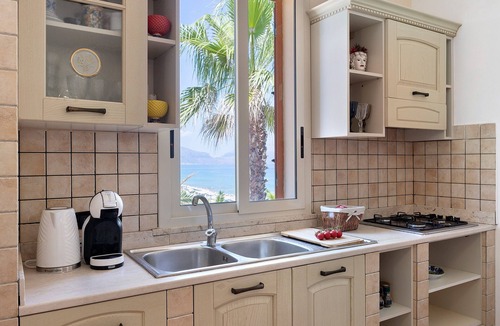 Partinico Apartment | Apartment 'Casa Onda Azzurra' with Sea View, Wi-Fi and Air Conditioning
