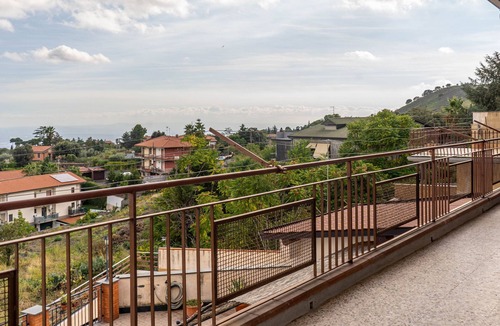 Mascalucia House | Apartment 'Casa Venera sull'Etna' with Sea View, Balcony & Wi-Fi