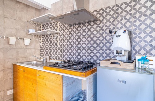Marzamemi Apartment | Apartment 'Casamari in the Center of Marzamemi' with Wi-Fi and Air Conditioning