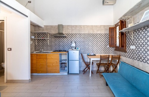 Marzamemi Apartment | Apartment 'Casamari in the Center of Marzamemi' with Wi-Fi and Air Conditioning