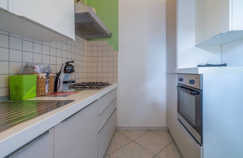 Noto Marina Apartment | Apartment 'Cascina Di Barone - Vista Mare' with Sea View, Wi-Fi and Air Conditioning
