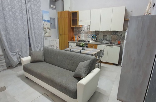 Alcamo Historic Center Apartment | Apartment 'Centro Di Alcamo' with Balcony, Wi-Fi and Air Conditioning