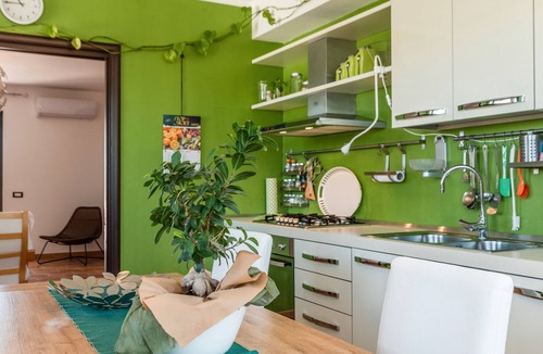 Montallegro Apartment | Apartment 'Con Veranda E Cucina' with Mountain View, Wi-Fi and Air Conditioning