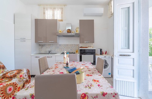 Noto Marina Apartment | Apartment "Con Vista Piscina" with Shared Pool & Wi-Fi